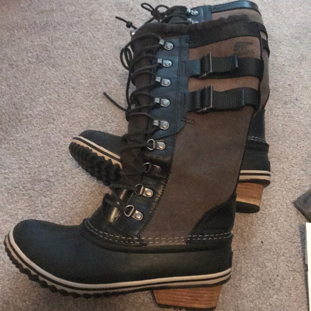 New Sorel boots size 8